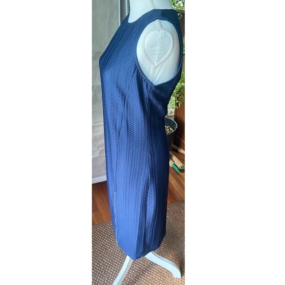 Sharagano Dress Size 6 Zipper Slit Navy Blue Textured Sleeveless Sheath Dress - Picture 4 of 15